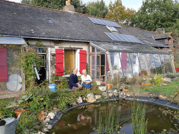 Visite de « la maison autonome » de Brigitte et Patrick Baronnet à Moisdon La Rivière