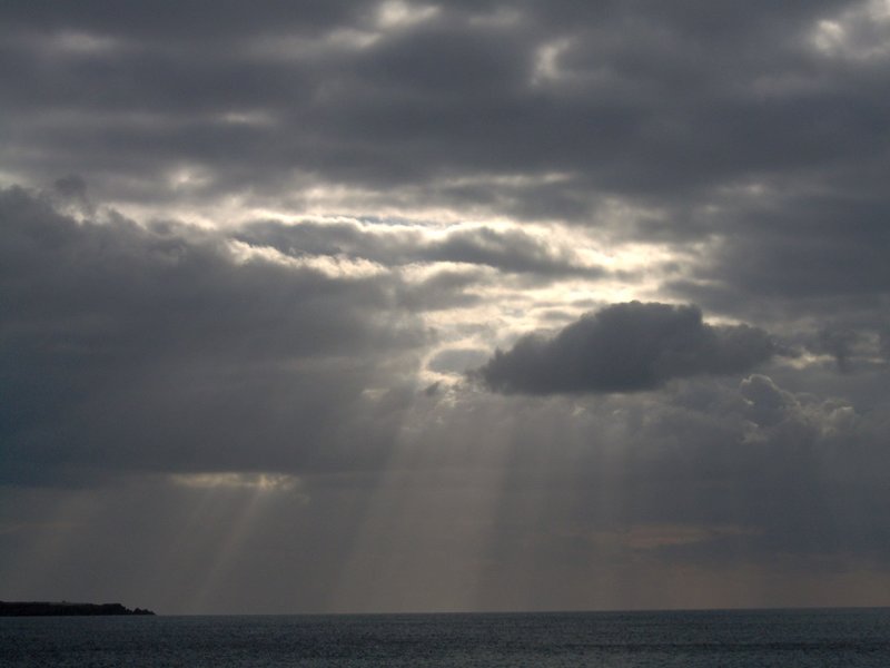 Littoral Kerroch : le soleil transperce les nuages !