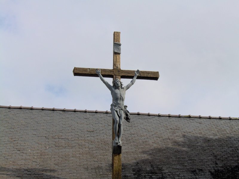 Zoom croix cimetière chapelle Lesbin