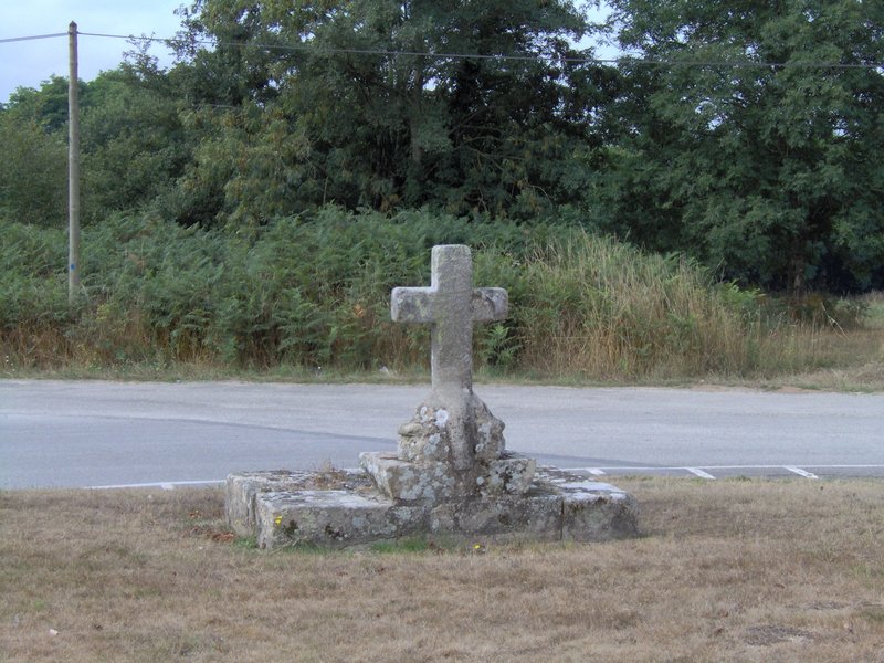 Croix extérieure chapelle Lesbin