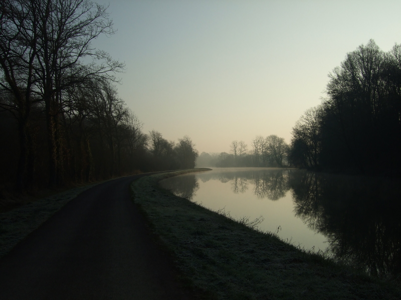 Canal de Nantes à Brest : photo en contre-jour