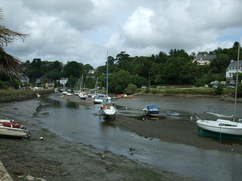 Pont-Aven : bateaux de plaisance dans la vase