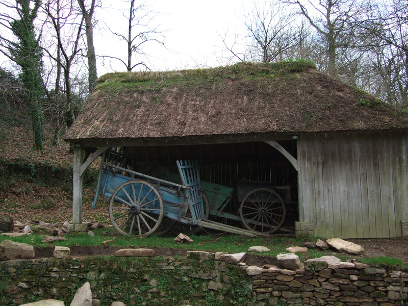 Charrue ancienne dans son abris Poul-Fetan