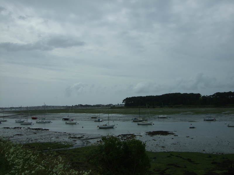 Paysage sombre, bateaux de plaisance La Base, Lorient