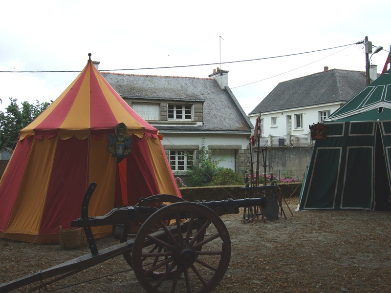 canon et campement médiéval Josselin 2010