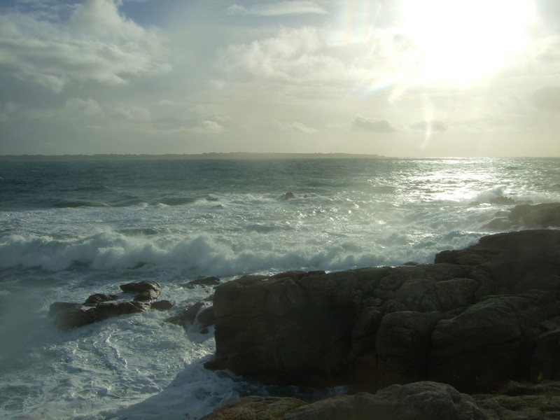 Tempête Kerroch 2010 : bouillonnement des vagues sur les rochers