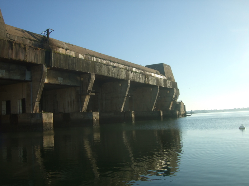 Ancienne base sous-marine de Lorient ayant donné son nom au quartier