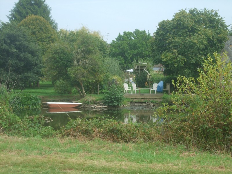 Vue sur le canal de Nantes à Brest à Malestroit