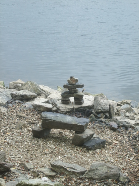 Land art autour du lac de Guerlédan