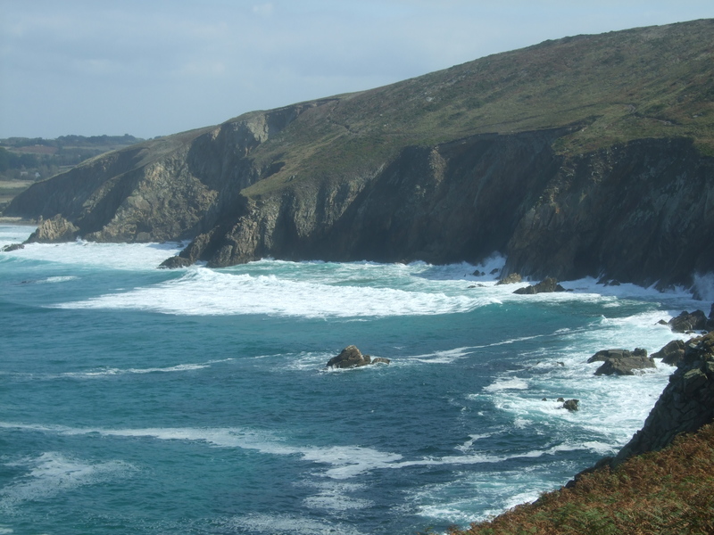 Falaises et vagues pointe du Raz