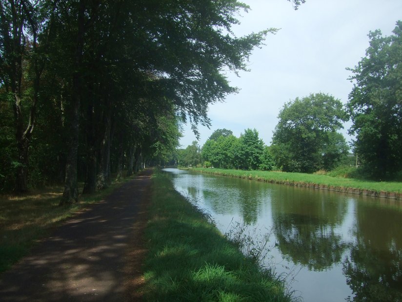 Canal de Nantes à Brest entre Malestroit et le Roc-Saint-André