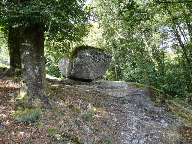 Huelgoat : serez-vous assez fort pour faire bouger la roche tremblante ?