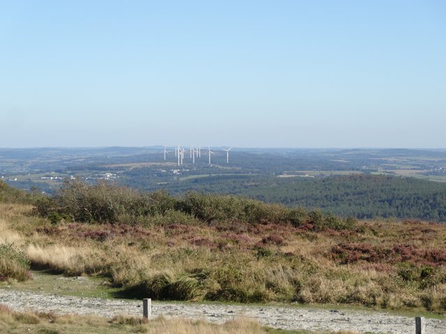 Paysage (éoliennes) à partir du Menez-Hom