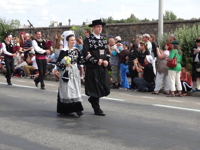 Couple en costume Grande parade, festival interceltique Lorient 2014