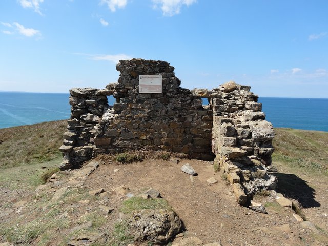 Vestiges L’Épéron Barré de Lostmarc'h (Crozon, Finistère)