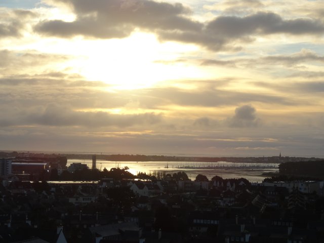 Jeu du soleil et des nuages sur la rade de Lorient