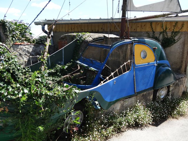 La « 2 chevaux » du Poète Ferrailleur