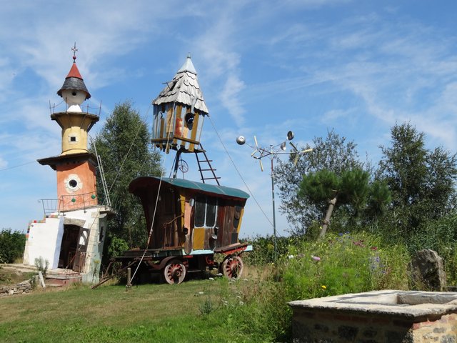 Tour fantastique dans le jardin du Poète Ferrailleur