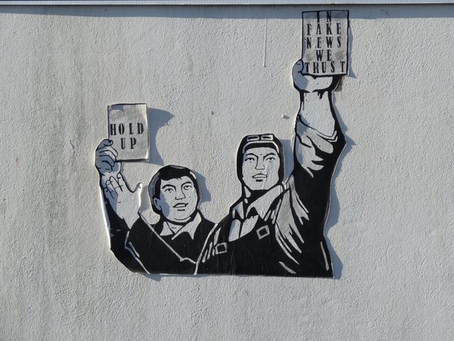 Street Art port de Lorient (collage) : in fake news we trust !