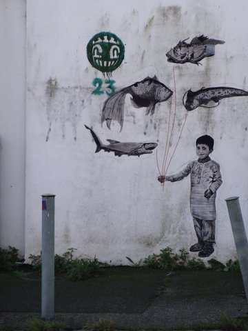 Street Art port de Lorient (graffitis) : poissons baudruche